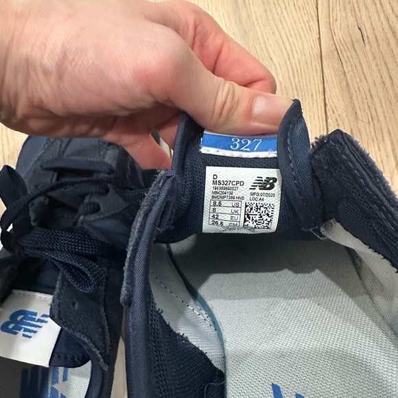 New Balance 327 Mens US 8.5 Navy color. Please check pictures for details - Picture 3 of 5